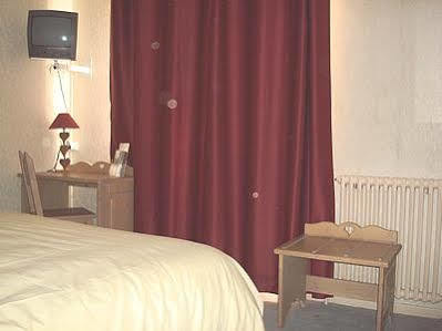 Hotel Logis Le Pont De Champ